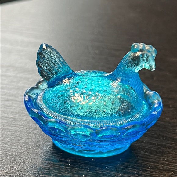 Vintage Miniature Blue Topaz Glass Hen on Nest Salt Cellar Westmoreland USA - Picture 3 of 11
